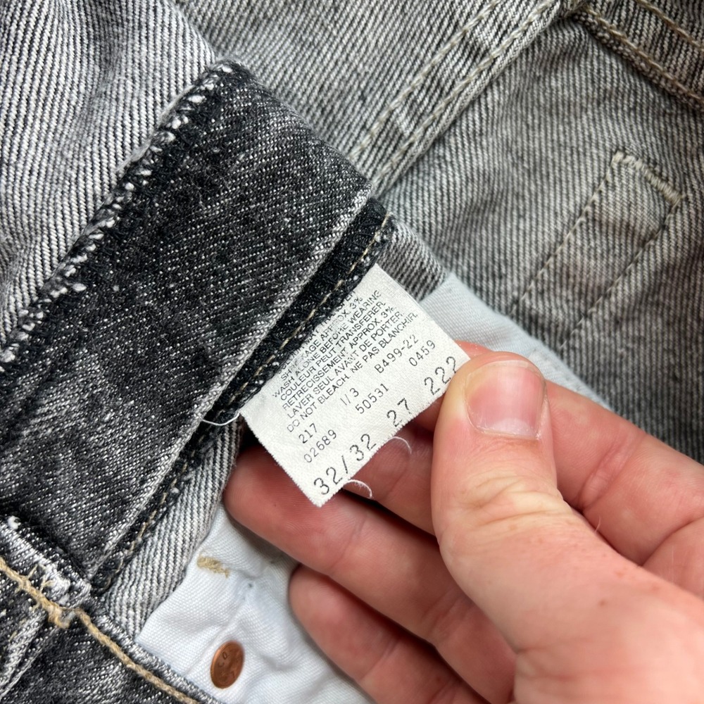 Vintage Levi's Shorts Women 30 Charcoal Grey Raw Hem Frayed 531 Denim 90s - Picture 4 of 7